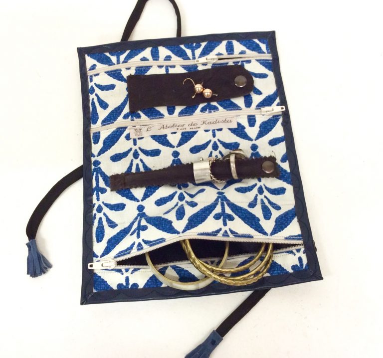 Trousse à bijoux voyage - cuir bleu marine - intérieur bleu blanc fleur de lys