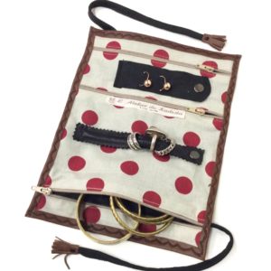 Trousse à bijoux voyage, cuir fauve/ coton taupe pois rouges