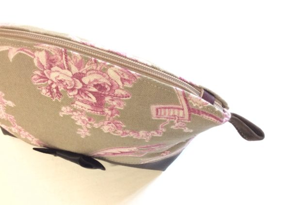 trousse de sac toile de Jouy taupe et rose-simili cuir marron