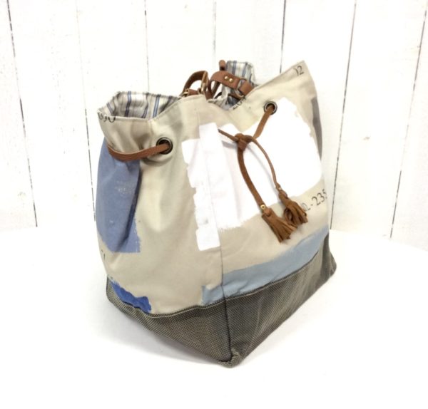 sac cabas beige-traces de peinture blanches et bleues