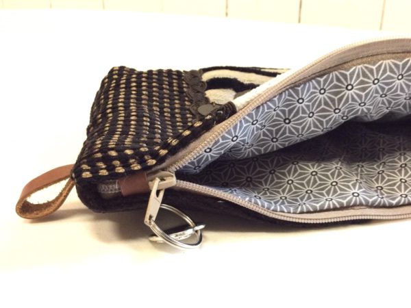 trousse de sac assemblage velours blanc noir et beige-breloques