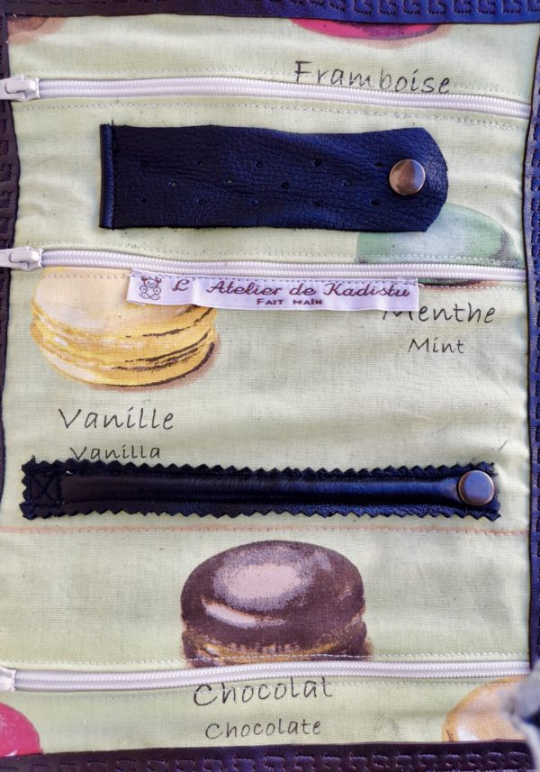 Trousse à bijoux cuir marron, intérieur vert anis / macarons