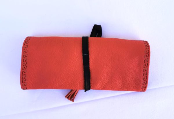 trousse à bijoux cuir rouge, intérieur taupe étoiles rouges