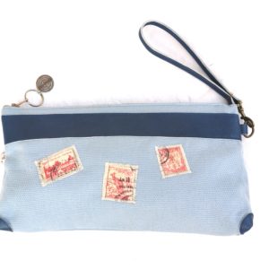 pochette maya bleu clair-cuir bleu-timbres