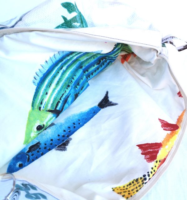 trousse de toilette blanche ,poissons 1027, sac de marchandise